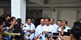 Presiden Tegaskan Menteri yang Nyaleg Jangan Sampai Ganggu Tugas Harian Presiden Jokowi memberi keterangan pers usai menghadiri Musyawarah Rakyat (Musra), di Istora Senayan, Jakarta, Minggu (14/05/2023). (Foto: BPMI Setpres/Rusman)