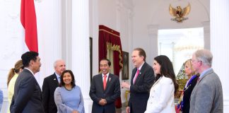 Presiden Jokowi Bahas Kemitraan Setara di Antara Indonesia dan Amerika Presiden Jokowi saat menerima kunjungan delapan anggota kongres Amerika Serikat, Rabu (03/05/2023), di Istana Merdeka, Jakarta. (Foto: BPMI Setpres/Muchlis Jr)