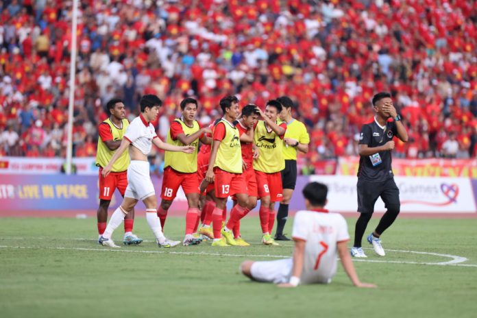 Timnas sepakbola Indonesia berhasil lolos ke babak Final SEA Games 2023 Kamboja setelah dalam laga semifinal mengalahkan Timnas Vietnam dengan skor 3-2 yang berlangsung di National Olympic Stadium Phnom Penh Kamboja, Sabtu (13/5) F,PSSI