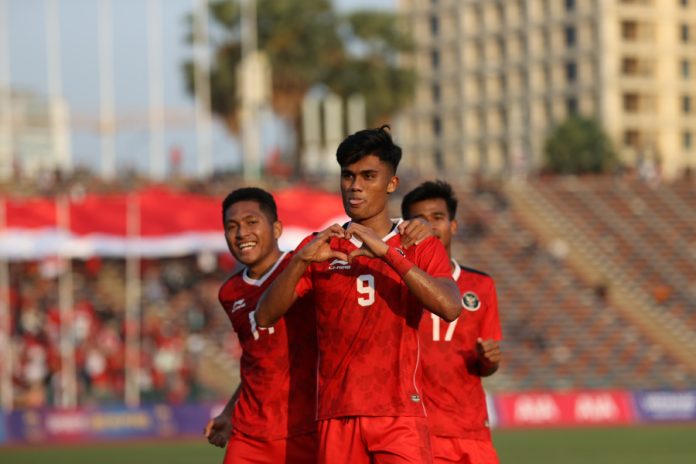 Striker Tim U-22 Indonesia, Ramadhan Sananta, putra kelahiran Kabupaten Lingga, Provinsi Kepri mulai menunjukkan kelasnya sebagai mesin gol di timnas Indonesia. Sananta berhasil mencetak dua gol dari lima gol kemenangan saat Tim U-22 Indonesia mengalahkan Myanmar dengan skor telak 5-0 pada laga kedua Grup A cabang olahraga sepak bola putra SEA Games 2023 di Stadion Olimpic, Phnom Penh, Kamis (4/5) sore WIB. F,PSSI