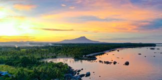 Keindahan Pantai dan Granit Tua Memberi Keindahan Tersendiri di Pantai Batu Kasah Natuna Pantai Batu Kasah berada di Desa Cemaga Tengah Kecamatan Bunguran Selatan, Kabupaten Natuna, Provinsi Kepulauan Riau (Kepri), Indonesia. Tempat ini merupakan salah satu Kawasan Strategis Pariwisata Provinsi Kepri F,Pemkab Natuna