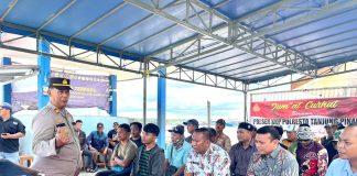 Buruh Pelabuhan Kuala Riau/Pelantar II Minta Polsek KKP Lebih Sering Patroli di Malam Hari karena Banyak Pemancing di Seputaran Pelantar Polsek KKP Polresta Tanjungpinang bersilaturahmi dengan buruh Pelabuhan Kuala Riau/Pelantar II Kota Tanjungpinang dalam program "Jumat Curhat", Jumat (05/05/), F,Polsek KKP