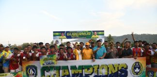 Gubernur Kepri Inginkan Tahun 2023 Jadi Kebangkitan Olahraga di Kepri Foto bersama dalam Kejuaraan Sepak Bola Piala Gubernur Kepri Tahun 2023 Zona Kabupaten Bintan di Lapangan Sepak Bola Asyura Gunung Lengkuas Km.20 Kijang, Rabu (24/05) petang F,Diksominfo Kepri