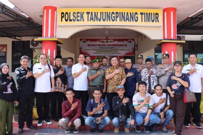 Tim Kompolnas melakukan penilaian nominasi Kompolnas Awards T.A 2023 di Polsek Tanjungpinang Timur Polresta Tanjungpinang, Sabtu (10/06/2023), pukul 08.10 WIB F,Polresta Tanjungpinang