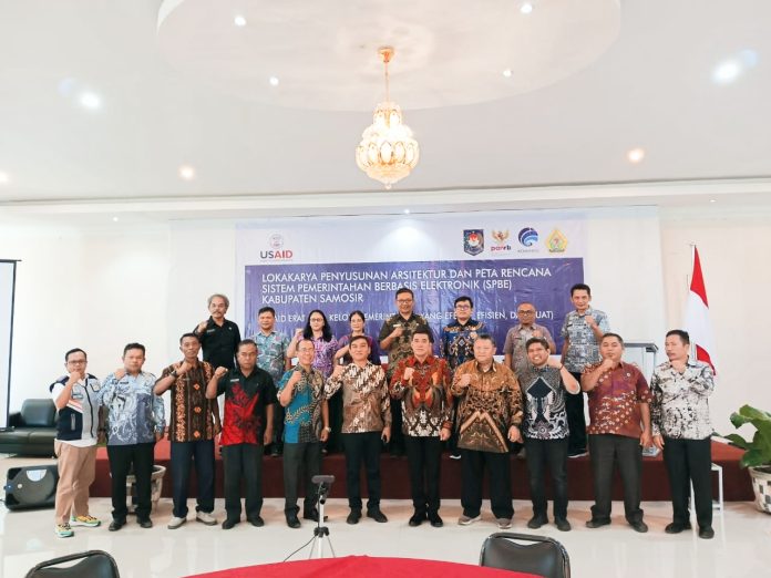 Pj. Sekda Naslindo Sirait membuka secara resmi lokakarya Penyusunan Arsitektur dan Peta Rencana Sistim Pemerintahan Berbasis Elektronik (SPBE) di Hotel JTS, Kamis (08/06) f,Diskominfo Samosir