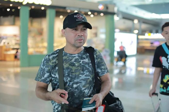 Dipimpin Kabid Binpres PP PBSI Rionny Mainaky, rombongan Indonesia bertolak ke Singapura dari terminal 3 Bandara Internasional Soekarno-Hatta, Cengkareng, Banten, Minggu (4/6) F,PBSI