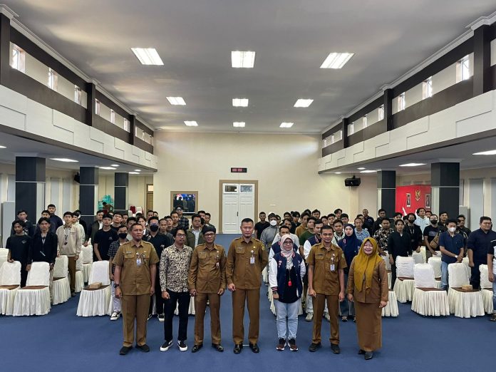 Sekretaris Daerah Kota Tanjungpinang, Zulhidayat membuka Event E-sports Wali kota Cup turnamen Mobile Legends di Aula Sultan Sulaiman Badrul Alamsyah lantai 3 Kantor Wali kota, Senin, (5/6) F,Diskominfo Tanjungpinang