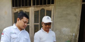 Ada Isu Pupuk “Palsu” tersebar di Samosir, Pemkab Samosir Hadirkan Kementerian Pertanian dan Suplier Pemkab Samosir langsung menghadirkan pihak kementerian pertanian dan Pihak Supplier PT. Sari Kresna Kimia serta Balai Standarisasi dan jasa pelayanan industri Medan untuk pengambilan sampel di rumah Ketua kelompok Tani Marsada, Desa Aek Sipitudai-Kec. Sianjur Mula Mula untuk mengecek kebenaran pupuk bermasalah f,Diskominfo Samosir