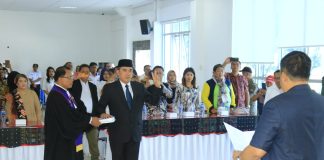 Naslindo Sirait Jabat Pj Sekda Kabupaten Samosir Bupati Samosir melantik Naslindo Sirait sebagai Penjabat Sekda Kabupaten Samosir di Aula Kantor Bupati Samosir, Rabu (07/06) F,Diskominfo Samosir