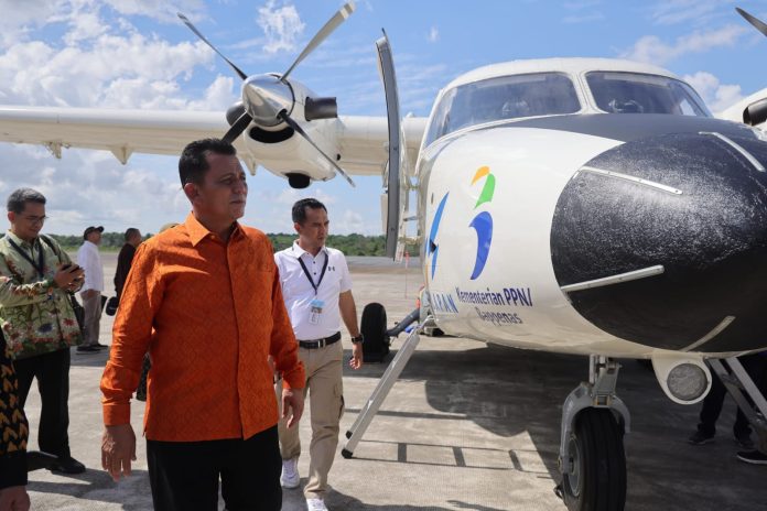 Gubernur Kepri H. Ansar Ahmad berkesempatan menjajal langsung Pesawat N219 yang merupakan hasil karya anak bangsa di Bandara Raja Haji Fisabilillah, Tanjungpinang, Sabtu (17/06) f,Diskominfo Kepri