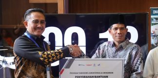 PTDI Serahkan Program TJSL Untuk Dua Ponpes di Bintan Pemberian bantuan tersebut diserahkan secara simbolis oleh Direktur Niaga, Teknologi & Pengembangan PTDI, Moh Arif Faisal kepada Pimpinan Pondok Pesantren Syaikh Zainuddin Nahdlatul Wathan Bintan, Saepuddin dan Ketua Pembina Yayasan Pondok Pesantren Idris Bintan, Muqtafin Trenggono di Bandara Internasional Raja Haji Fisabilillah, Tanjungpinang, Sabtu (17/06). f,Diskominfo Kepri
