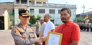 Pos Sat Kamling Dusun I Desa Pallombuan Terpilih Sebagai Salah Satu Pos Sat Kamling Terbaik di Samosir Pos Sat Kamling Dusun I Desa Pallombuan, Kecamatan Palipi dibawah pembinaan dari Kepala Desa Rimson Sinaga, Bhabinkamtibmas Bripka M. Syafei Ramadhan, dan Babinsa Serda Endi Purba terpilih menjadi salah satu Pos Sat Kamling terbaik di Samosir F, Polres Samosir
