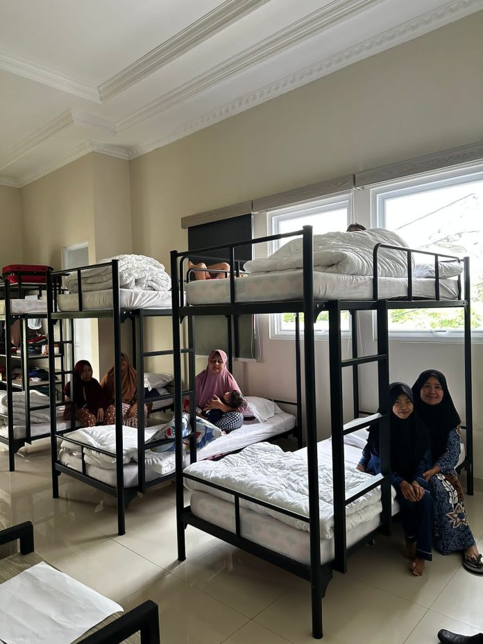 Hingga saat ini, rumah singgah yang berlokasi di Bendungan Hilir, Jakarta, telah menampung sebanyak 15 orang pasien dan 18 orang pendamping. Pasien-pasien ini didominasi oleh mereka yang dirujuk ke Rumah Sakit Kanker Dharmais, RSCM, dan Rumah Sakit Jantung Harapan Kita. F, Diskominfo Kepri