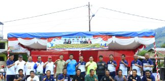 Menyambut HUT Bhayangkara ke 77, Bupati Samosir Ikut Main Bola Bersama TNI/Polri Dalam rangka menyambut HUT Bhayangkara ke-77 Bupati Samosir Vandiko T. Gultom bersama seluruh jajaran Pemkab Samosir mengikuti Senam Bersama di Tanah Lapang Pangururan, Jumat (23/06) f,Diskominfo Samosir