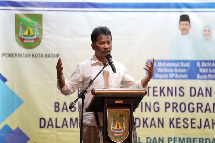 Wali Kota Batam H Muhammad Rudi (HMR), Sabtu (24/6), menegaskan tidak ada kewajiban penyelenggaraan kegiatan wisuda sekolah sebagai ajang pelepasan peserta didik yang lulus f, Pemko Batam