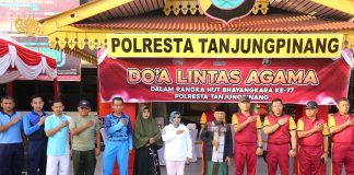 TNI Polri Siap Ciptakan Pemilu Damai di Tanjungpinang TNI/ Polri menggelar olahraga bersama di Mapolresta Tanjungpinang, Jalan Ahmad Yani No. 1, Kota Tanjungpinang, Minggu (25/6) f, Polresta Tanjungpinang