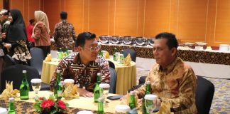 Gubernur Ansar Berhasil Lobi Kepala Bapanas Gubernur Kepulauan Riau H. Ansar Ahmad menemui Kepala Badan Pangan Nasional (Bapanas) RI H. Arief Prasetyo Adi, di sela acara Gerakan Pangan Murah Serentak Nasional dalam rangka menjaga stabilitas pasokan dan harga pangan jelang Idul Adha 2023 di Hotel Borobudur Jakarta, Senin (26/6) f,Diskominfo Kepri