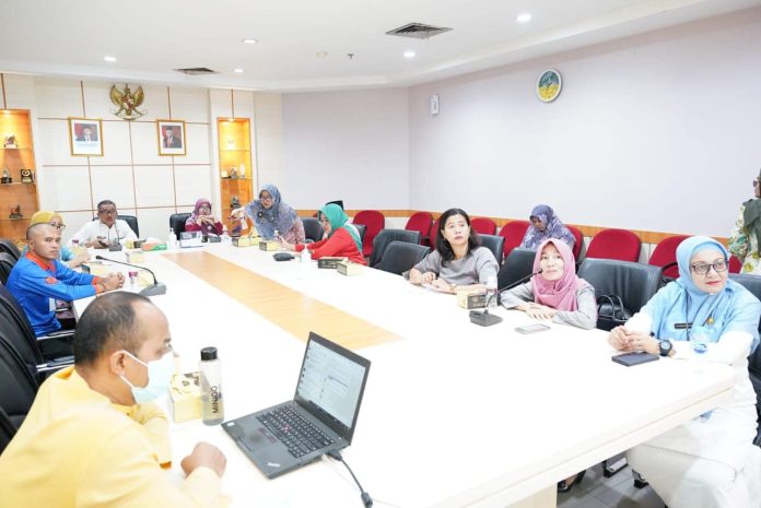 Ketua Tim Pembina Kota Sehat Kota Batam, Jefridin memimpin rapat persiapan Verifikasi Penilaian Kota Sehat Tingkat Nasional di Ruang Rapat Sekda lantai II Kantor Walikota, Jumat (14/07) f,Pemko Batam