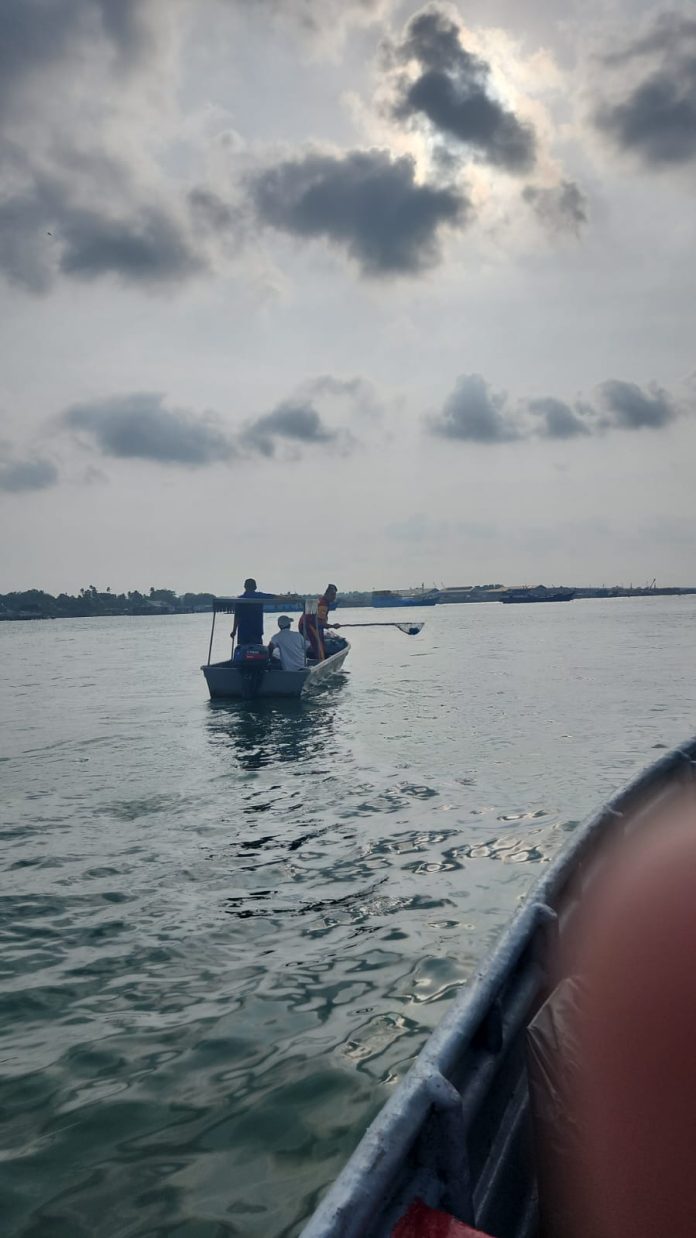 Satpolairud Polresta Tanjungpinang melaksanakan kegiatan gotong royong di perairan Plantar I dan Plantar II, Sabtu (29/7) f, Satpolairud Polresta Tanjungpinang