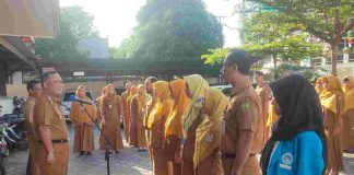 Berikut Tiga Hal yang Harus Dimiliki Pegawai Pemko Tanjungpinang Menurut Wakil Wali Kota Endang Wali Kota Tanjungpinang, H.Endang Abdullah, memimpin apel pagi di Dinas Pemberdayaan Perempuan, Perlindungan Anak dan Pemberdayaan Masyarakat (DP3APM) Tanjungpinang, Senin (31/7) f, Diskominfo Tanjungpinang
