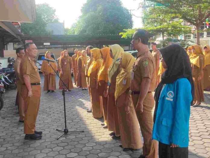 Wali Kota Tanjungpinang, H.Endang Abdullah, memimpin apel pagi di Dinas Pemberdayaan Perempuan, Perlindungan Anak dan Pemberdayaan Masyarakat (DP3APM) Tanjungpinang, Senin (31/7) f, Diskominfo Tanjungpinang