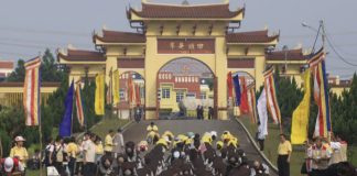 Vihara Avalokitesvara Graha di Tanjungpinang, Salah Satu Tempat Ibadah yang Mampu Tarik Wisatawan Mancanegara Vihara Avalokitesvara Graha merupakan salah satu tempat ibadah yang mampu menarik wisatawan dari mancanegara untuk melakukan wisata rohani f,Sutana