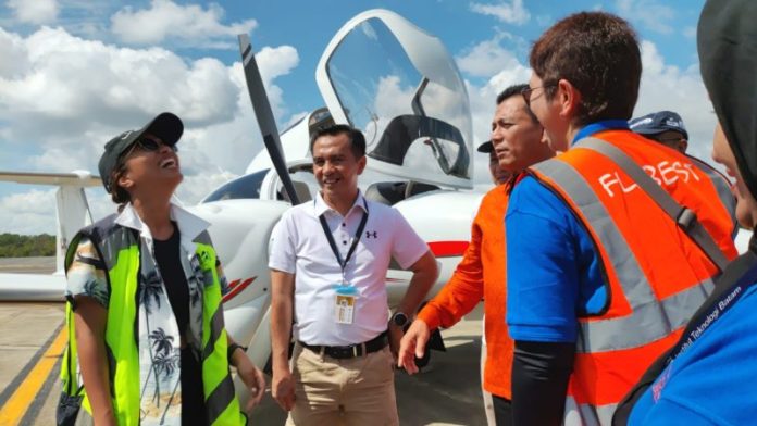 Ketua Komisi II DPRD Kepulauan Riau (Kepri), Wahyu Wahyudin menghadiri rangkaian kegiatan N219 Market Survey Flight dan berkesempatan menjajal langsung Pesawat N219 yang merupakan hasil karya anak bangsa di Bandara Raja Haji Fisabilillah, Tanjungpinang, Sabtu (17/06) f,DPRD Kepri