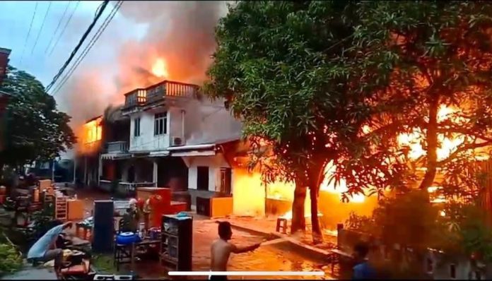 rumah penduduk di RT 6/RW 2, Pulau Buluh, Kecamatan Bulang, Kota Batam, Rabu (19/7/2023) pukul 05.45 pagi tadi f, Pemko Batam