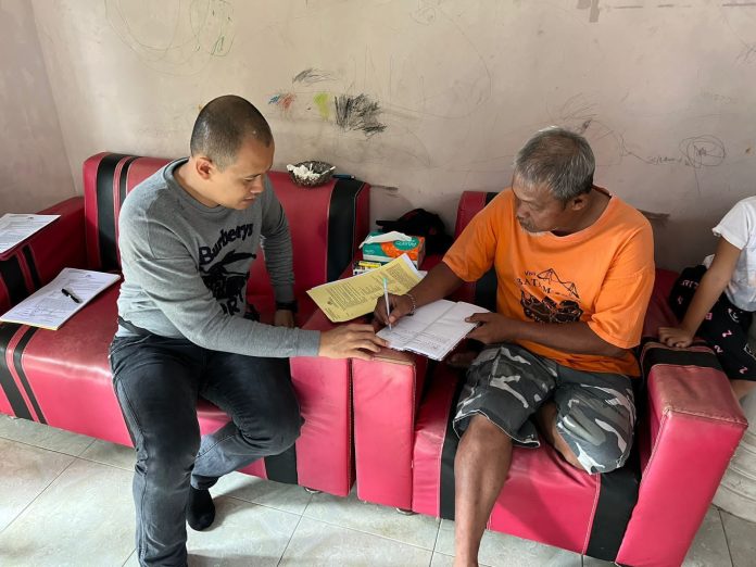 Tim Penyidik Subdit 3 Tipidkor Ditreskrimsus Polda Kepri menangkap tersangka kasus korupsi berinisial WS alias W di rumahnya di Ranai Kabupaten Natuna, Jumat (21/7) f, Polda Kepri