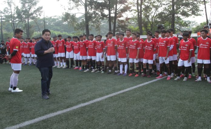 Ketua Umum PSSI, Erick Thohir mengunjungi seleksi tim U-17 Indonesia di Persija Training Center, Bojongsari, Sabtu (22/7) f,pssi