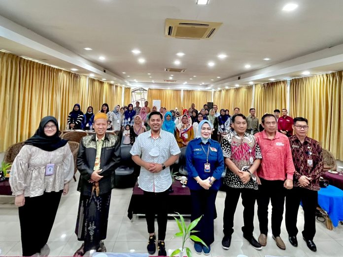ebanyak 30 pelaku industri kecil menengah (IKM) di wilayah Kecamatan Tanjungpinang Timur mengikuti pelatihan Manajemen ISO 9001, yang digelar Dinas Perdagangan dan Perindustrian (Disdagin) Kota Tanjungpinang, di hotel Comforta Tanjungpinang, Kepri, Kamis (20/7) f,Disperindagin Tanjungpinang