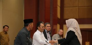 DPRD Kepri Gelar Paripurna Pendapat Akhir Fraksi DPRD Terhadap Ranperda LPP-APBD Provinsi Kepri TA 2022 Ketua DPRD Provinsi Kepulauan Riau Jumaga Nadeak, memimpin rapat paripurna dan dihadiri Sekda Provinsi Kepulauan Riau di Ruang Balairung Wan Seri Beni Pusat Perkantoran Gubernur Provinsi Kepulauan Riau, Pulau Dompak, Tanjungpinang Senin, (19/06) f,DPRD Kepri