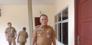 Wakil Wali Kota Endang Sebut Angka Kemiskinan Extreme di Kecamatan Tanjungpinang Timur Hanya 109 Bukan 3.000 Wakil Wali Kota Tanjungpinang, H.Endang Abdullah saat menghadiri rapat verifikasi dan validasi data kemiskinan extreme di Aula Kantor Camat Tanjungpinang Timur, Selasa (4/7) f,diskominfo Tanjungpinang