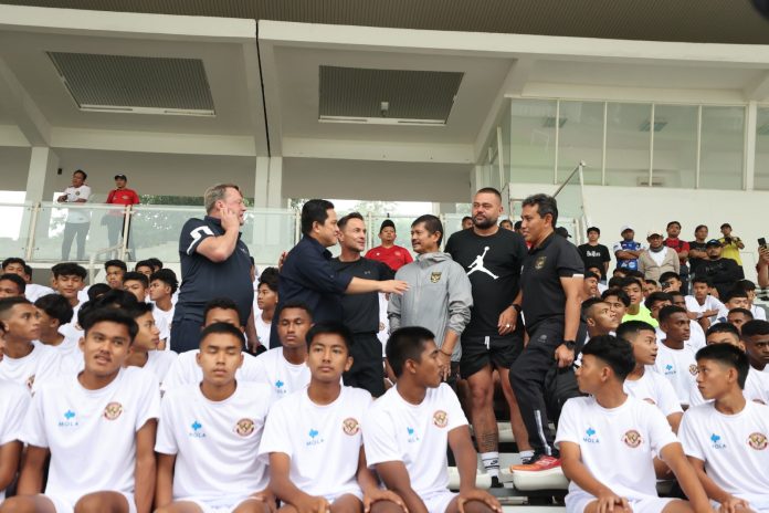 Ketua Umum PSSI, Erick Thohir menyambangi seleksi Garuda Select di Stadion Madya, Kamis (6/11) f,pssi