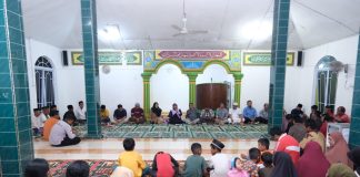 Wali Kota Rahma Sampaikan ke Warga Sei Timun bahwa Jalan ke Sei Timun akan Dibangun Rahma saat silaturahmi bersama warga Sungai Timun, Kelurahan Kampung Bugis, Tanjungpinang Kota di masjid setempat, Rabu (5/7) malam f,diskominfo Tanjungpinang