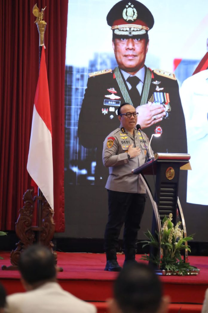 Asisten Kapolri bidang Sumber Daya Manusia (As SDM) Dedi Prasetyo membedah buku berjudul Radikalisme Terorisme dan Deradikalisasi di Indonesia, Rabu (12/7) f,Humas Polri