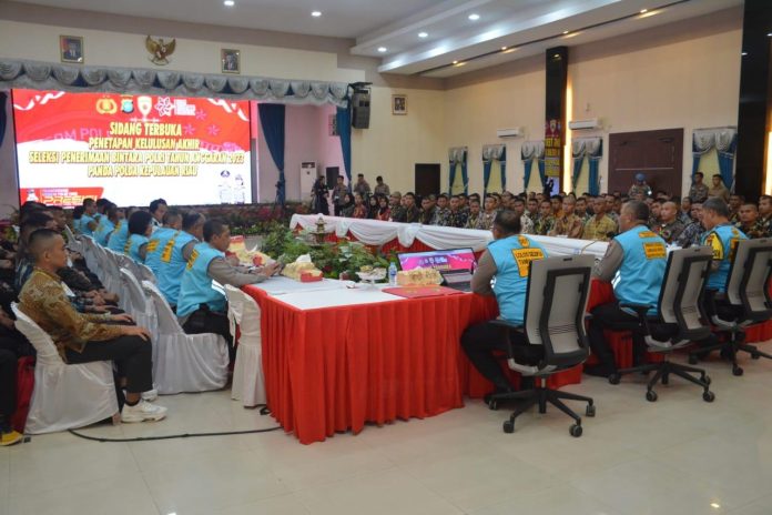 Wakapolda Kepri Brigjen. Pol. Asep Safrudin membuka sidang terbuka penetapan kelulusan akhir penerimaan Bintara Polri T.A. 2023 Polda Kepulauan Riau di Gedung Lancang Kuning Polda Kepri Rabu (19/7) f,Polda Kepri