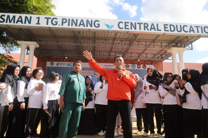 Gubernur Kepulauan Riau H. Ansar Ahmad membuka Gerakan Aksi Bergizi dan Peresmian Sarana Pendidikan di SMAN 1 Tanjungpinang, Jumat, (04/08) f,Diskominfo Kepri