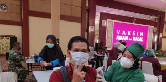 Mulai 1 September, Biaya Pasien Covid Tidak Bisa Diklaim Lagi ke Kemenkes Salah satu warga saat menerima vaksin covid-19 beberapa waktu lalu. Keputusan terbaru setelah tanggal 31 agustus 2023 artinya mulai tanggal 1 September, klaim penggantian biaya tidak bisa diajukan ke Kemenkes, tetapi ditanggung melalui mekanisme JKN, dibiayai mandiri oleh masyarakat atau penjamin lainnya f,BI