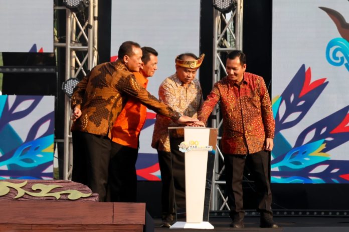 Menteri Komunikasi dan informatika RI Budi Arie Setiadi menutup rangkaian peringatan Hari Penyiaran Nasional (Harsiarnas) ke-90 di Provinsi Kepulauan Riau yang berlangsung 10 sampai dengan 12 Agustus 2023 di Panggung Utama Plaza Lagoi Bay, Kabupaten Bintan, Sabtu (12/08) f,Diskominfo Kepri