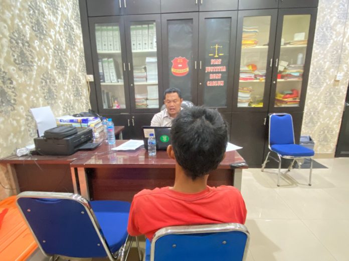 Polres Karimun, Polda Kepri melakukan menangkapan terhadap pelaku pelecehan terhadap seorang wanita yang terjadi di Jalan Coastal Area. Sabtu (5/8) f,Polres Karimun