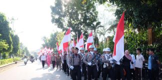 Tampilkan Semangat Kebangsaan, Kirab Kebangsaan Merah Putih Diikuti Ribuan Orang Ribuan warga Kota Tanjungpinang, terdiri dari anggota TNI-POLRI, ASN, pelajar dan masyarakat secara meriah mengikuti Kirab Kebangsaan Merah Putih, Rabu (16/8) f,Polresta Tanjungpinang