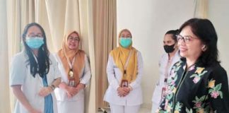 Kembali dari Luar Negeri, 16 Dokter Spesialis Lulusan Luar Negeri Mengabdi di 16 RSUD Wilayah Indonesia Direktur Jenderal Tenaga Kesehatan Ariyanti Anaya mengatakan terdapat 16 dokter Warga Negara Indonesia Program Adaptasi Dokter Spesialis Lulusan Luar Negeri mengabdikan diri di 16 RSUD di berbagai wilayah di Indonesia sampai pertengahan 2023 f,kemkes