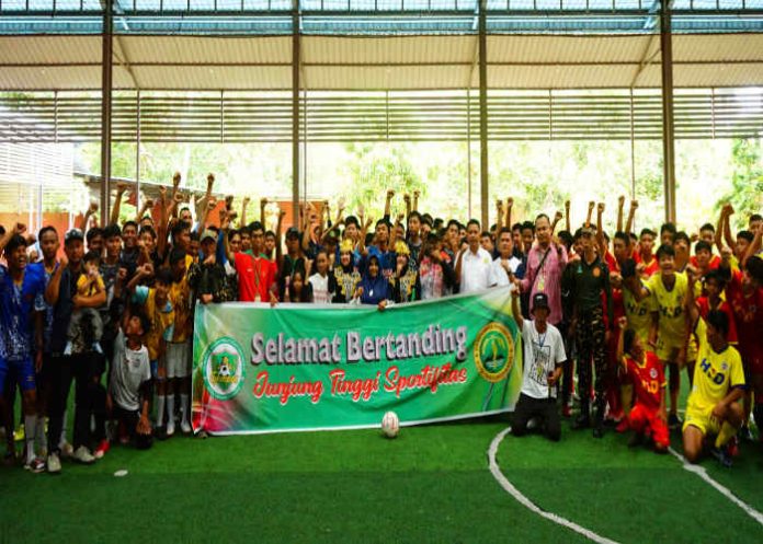 Wali Kota Tanjungpinang, Hj Rahma, membuka secara resmi turnamen futsal Gempas Cup 2023 ini yang diselenggarakan di lapangan Planet Futsal, Jalan Engku Putri Tanjungpinang, Sabtu (19/8) f,diskominfo Tanjungpinang