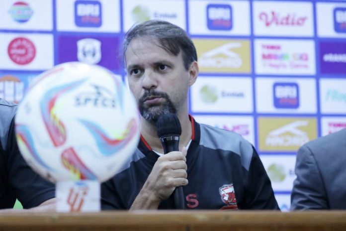 Pelatih Madura United FC, Mauricio Souza tidak ingin meremehkan kekuatan RANS Nusantara FC dalam pertandingan di Stadion Maguwoharjo, Sleman, malam ini Rabu (9/8) f,LIB