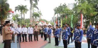 Berangkatkan Atlet Sepeda Pra PON Kepri, HMR Pesan Jaga Nama Kepri dan Bawa Medali Ketua Ikatan Sport Sepeda Indonesia (ISSI) Kepulauan Riau, H Muhammad Rudi (HMR) didampingi Wakil Gubernur Kepulauan Riau Hj Marlin Agustina memberangkatkan atlet Cabor Sepeda Kepri di halaman Kantor Wali Kota Batam, Jumat (18/8). Mereka akan bertanding di Pra Pekan Olahraga Nasional (PON) 20-26 Agustus 2023. f, Pemko Batam