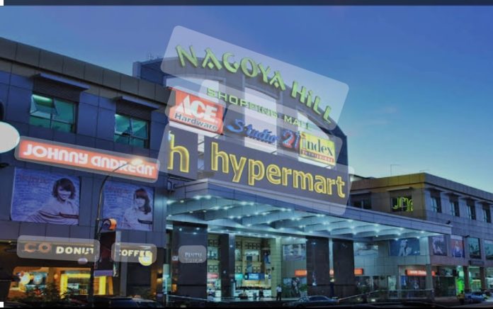 Nagoya Hill merupakan salah satu mall terbesar dan terlengkap di Batam yang banyak dikunjungi wisatawan. Terletak di Nagoya menjadi salah satu kawasan strategis pariwisata di Kota Batam, Provinsj Kepri f,net (nagoya hill)