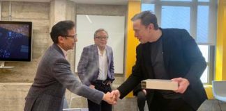 Kemenkes Jajaki Kerjasama dengan Elon Musk untuk Sediakan Akses Internet di Puskesmas Pedalaman Menteri Kesehatan Budi G. Sadikin menemui langsung Elon Musk beberapa waktu lalu di Amerika Serikat menjajaki kemungkinan kerja sama antara Pemerintah Indonesia dan Starlink, jaringan satelit milik Elon Musk, untuk menyediakan akses internet di Puskesmas yang terletak di daerah tertinggal, terdepan, dan terluar (3T) f,kemkes
