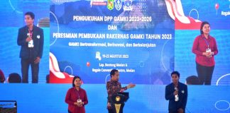 Presiden Jokowi : Sejarah Indonesia Pengekspor Bahan Mentah Jangan Terulang Kembali Presiden Jokowi saat menghadiri Pengukuhan Kepengurusan DPP dan Peresmian Pembukaan Rakernas GAMKI Tahun 2023, di Lapangan Banteng, Medan, Sumut, Sabtu (19/08/2023). (Foto: BPMI Setpres)