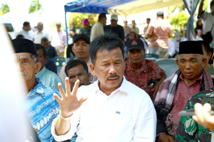 Wali Kota Batam/Kepala BP Batam H Muhammad Rudi (HMR), menyampaikan langsung rencana strategis pengembangan Pulau Rempang ke perwakilan masyarakat Kelurahan Sembulang dan Rempangcate, Kecamatan Galang, di Kantor Camat Galang, Selasa (22/8/2023) f,Pemko Batam